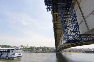 HOROR USRED BEOGRADA: Mladić (20) skočio sa Brankovog mosta!