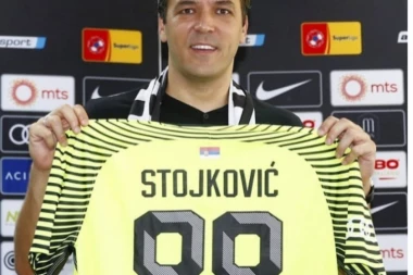 (VIDEO)  STOJKE BRILJIRAO: Evo zašto su "grobari" zanemeli u 93. minutu meča protiv Videotona!