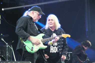 SPEKTAKL U STOŽICAMA: “Riblja čorba” okupila 10.000 ljudi u Ljubljani!