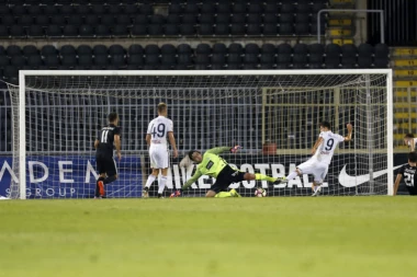 Stojković prozvao Nikolića: ZNAO SAM DA ĆE DA IGRA K*****SKI