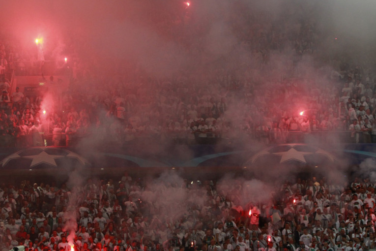 Navijači Legije - bakljada