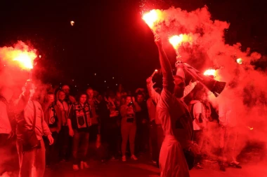 (VIDEO) NAJAVA DUELA SA ZVEZDOM: Legijini huligani prebili Slovake u njihovom gradu!