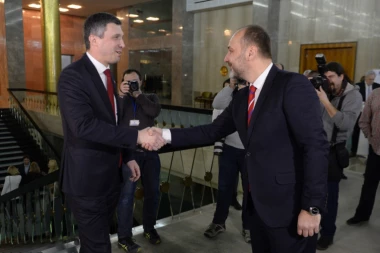 Opozicija hoće da ruši vlast na ulici!