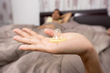 BIĆE TO RAJ ZA SPORTISTE: Japanci izmislili najtanji kondom na svetu! Njima će napuniti automate u Olimpijskom selu
