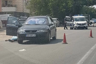 ČOVEK U NOVOM SADU UMRO ZA VOLANOM: MRTVO TELO LEŽALO NA ULICI (UZNEMIRUJUĆE FOTOGRAFIJE)