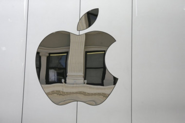 Apple sada vredi 1,5 biliona dolara