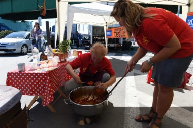 ŠOK U KANADI: Srbi idu na sud zbog kuvanja ajvara!