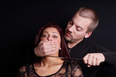 HTEO DA NAPRAVI MASAKR PRED DECOM: Detalji porodičnog nasilja na Novom Beogradu