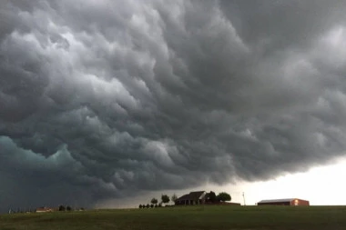 (VIDEO) POTOP U POŽEGI: Potoci na ulicama, oprez vozačima