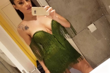 MIA BORISAVLJEVIĆ TRUDNA OBJAVLJUJE PROVOKATIVNE SLIKE