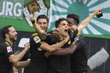 (VIDEO) GEST FUDBALERA DIRNUO SVET: Golčinu posvetio žrtvama terorističkog napada!