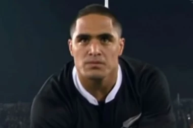 (VIDEO) PROCURELE SEKSI PORUKE: Ragbista prevario devojku sa advokaticom! Šokiraće vas šta je od nje tražio!