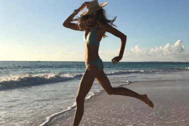 U 53. godini sa savršenim telom ova Australijanka ruši sve granice