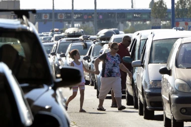 RAMPA DO 15. JULA: Potpuna ludnica na grčkom prelazu Evzoni, šokirani Srbi vraćeni nazad!