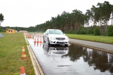 VOZAČI OPREZ! Smrt vreba na svakom ćošku!