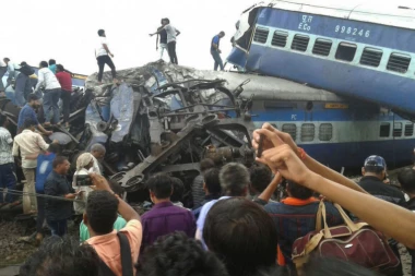 U železničkoj nesreći poginule 23 osobe, 64 povređene