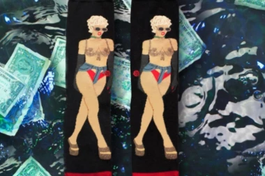 ZAVODLJIVA RIJANA SE NALAZI I NA ČARAPAMA!