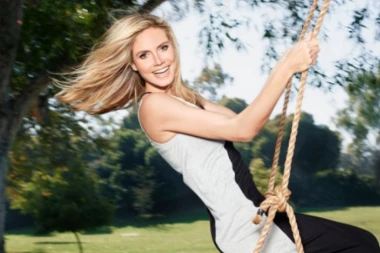 (FOTO) Hajdi Klum se u toplesu vaćarila sa dečkom!