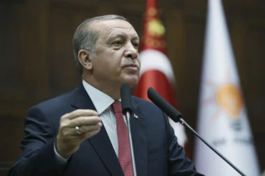 KURC ZATVORIO DŽAMIJE, ERDOGAN BESAN: Blizu smo rata krsta i polumeseca