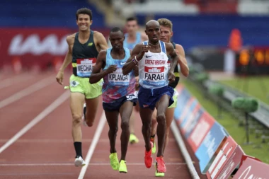 OPROSTIO SE OD NAVIJAČA: Farah pobedio na poslednjoj trci u Britaniji