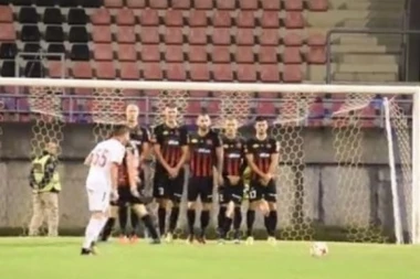 (VIDEO) SMEJE IM SE CEO SVET: Evo kako izgleda kada Bosanci postave "živi zid"