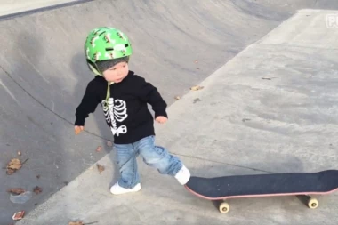 BEBA SKEJTER: Ovaj mali profesionalac će vas oduševiti