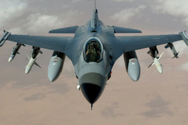 Tri ruska lovca udaljila američki avion od granice Rusije