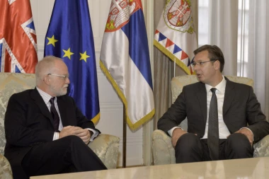 Vučić na sastanku sa britanskim ambasadorom Denisom Kifom