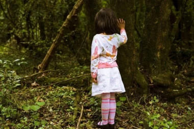 MOGLI I TARZAN ZAISTA POSTOJE: Ovo su deca koju su stvarno životinje odgajale (VIDEO)