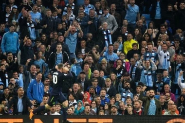 ISTI NAVIJAČI TUGOVALI ZBOG RUNIJEVOG GOLA: Ovo je fotografiju o kojoj priča ceo svet!