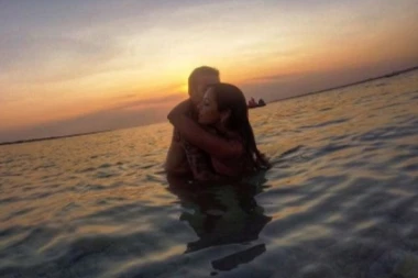 KRENULA MAMINIM STOPAMA: Mihina ćerka upecala fudbalera!