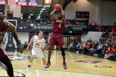 NOVI PROBLEMI ZA PARTIZAN: Bejkeru stradala potkolenica