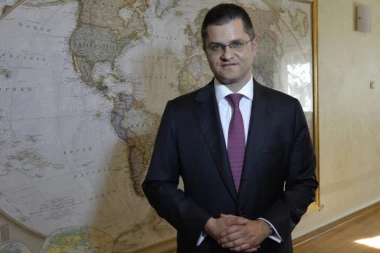 Vuk: DS je uz SNS! Lečić: Čista laž!