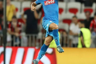 (FOTO) ČEKA NAPOLI ZA 960.000 EVRA!
