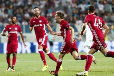 Predsednik Olimpijakosa vređao igrače kao kočijaš: NISTE VREDNI NI TOALET-PAPIRA!