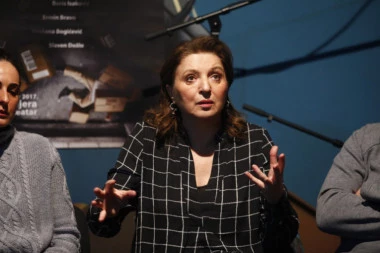 KO SI TI DA MI TRAŽIŠ LIČNU KARTU?! Neprijatna scena na aerodromu: Mirjana Karanović vikala na stjuardesu, sve odzvanjalo!