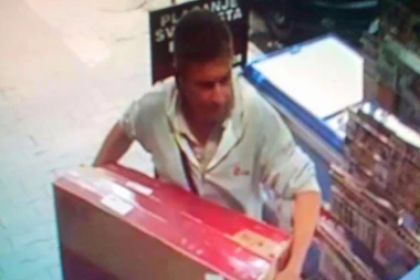 AKO VIDITE OVOG ČOVEKA, ODMAH POZOVITE POLICIJU! (FOTO)