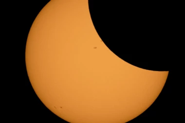 POMRAČENJE SUNCA - NASA poslala bakterije u vazduh