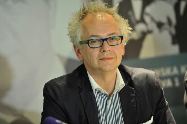 Prirodna lepotica: Ivan Tasovac je oženjen 19 godina mlađom ženom, evo kako ona izgleda!