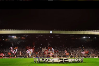 (VIDEO) Malo su pustili stomake, ali magija je tu: Deset golova na meču ledendi Liverpula i Bajerna