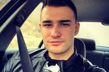 (FOTO) Vrhunski frajer: Haris Berković se skinuo go i pokazao brutalno telo!