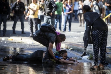 TRAGEDIJA MIGRANATA: 16 izbeglica se udavilo u moru, među žrtvama i deca