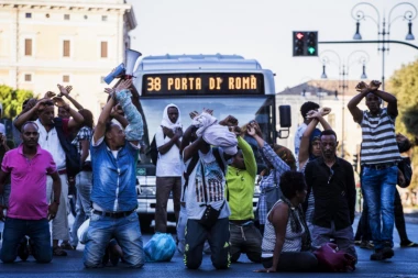 UHAPSILI PREVOZNIKA: 75.000 evra za vožnju izbeglica do Grčke!