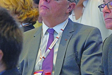 Ovaj čovek ruši vlade na Balkanu!