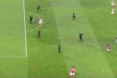 (VIDEO) Majstorija igrača Zvezde za TV špice: Pogledajte kako je Kanga zatresao Marakanu!