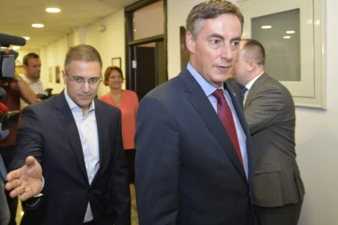 Naprednjaci idu u Nemačku, dižu rejting Merkelovoj!