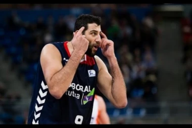 Puca po šavovima kod Grka, potukli se Burusis i Papas!