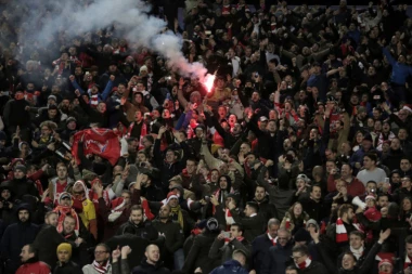(FOTO) Arsenalovi fanovi se spradli na račun Zvezde, a onda se ugrizli za jezik