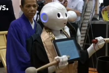 Jezivo: Robot održava sahrane umesto sveštenika (VIDEO)