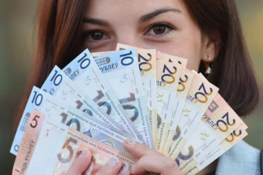 Prosečna plata u julu 399 evra